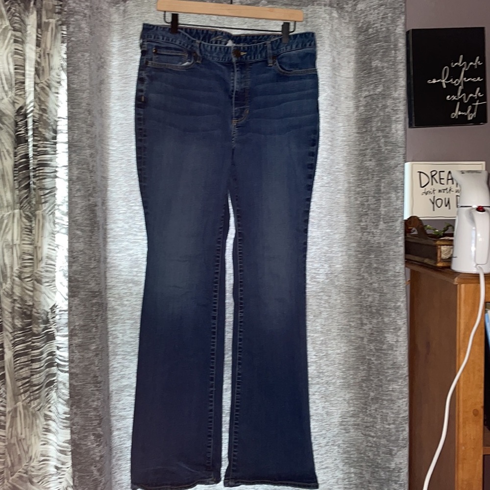 ⭐Eddie bauer size 16 jeans from a smoke and pet friendly home